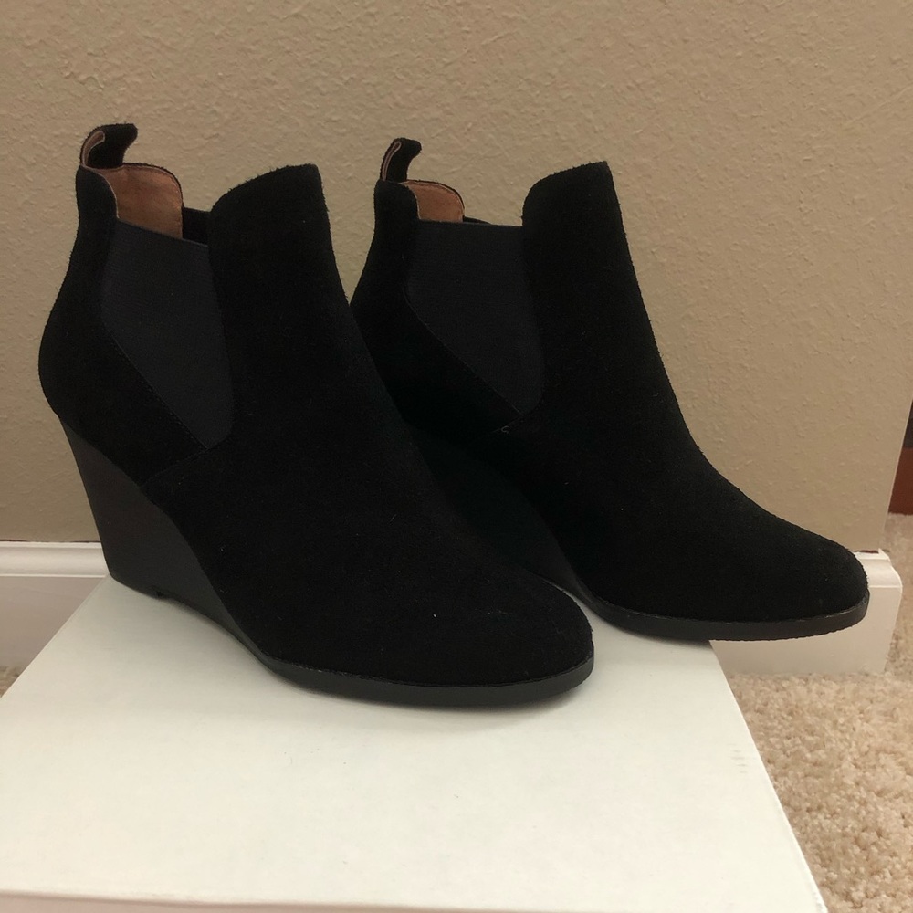 NIB Caslon WillaLea black suede wedge booties sz 6